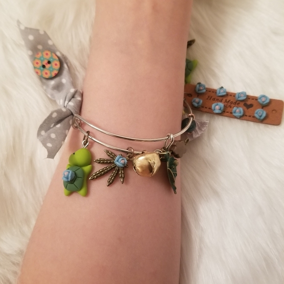 TEESAN MAKE A STATEMENT Japanese Silver Color Metal Bangle/Bracelet - Picture 6 of 6